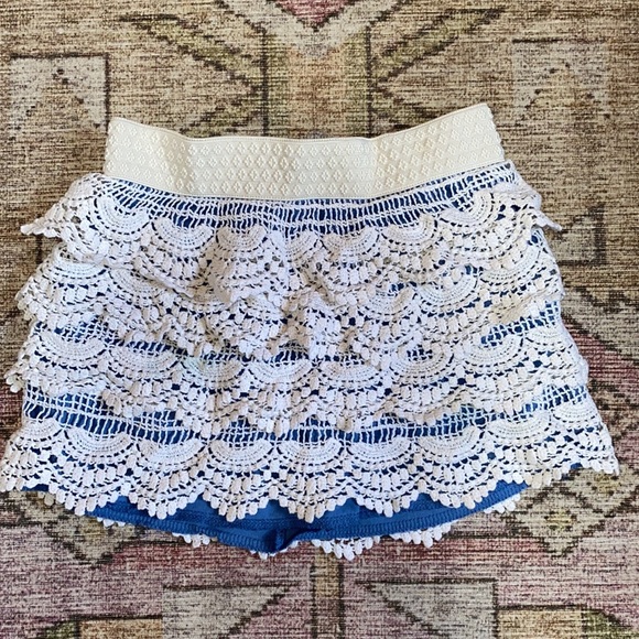 Lapis Girl Lace Dress Shorts in great condition - Picture 3 of 3